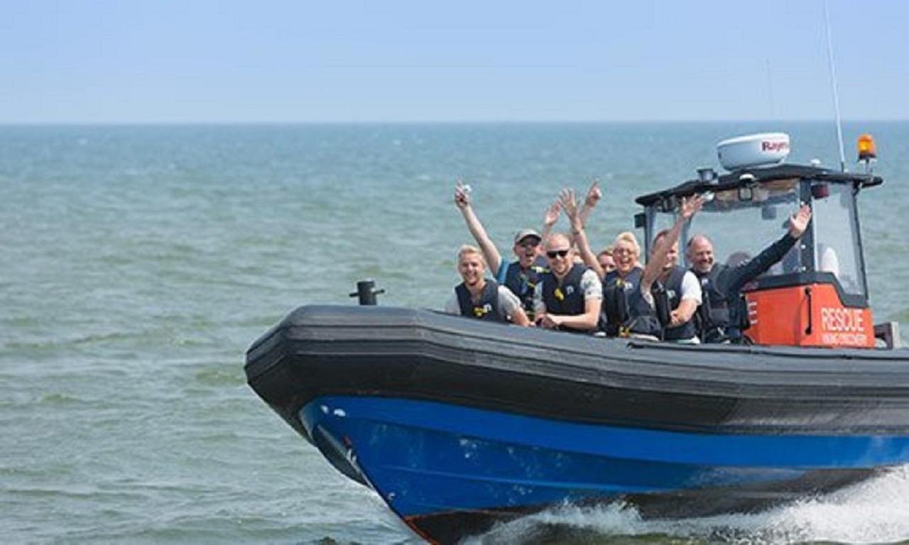 Chalet Op Camping Lauwersoog Met 3 Slaapkamers En Vaatwasser - Joycasa 외부 사진