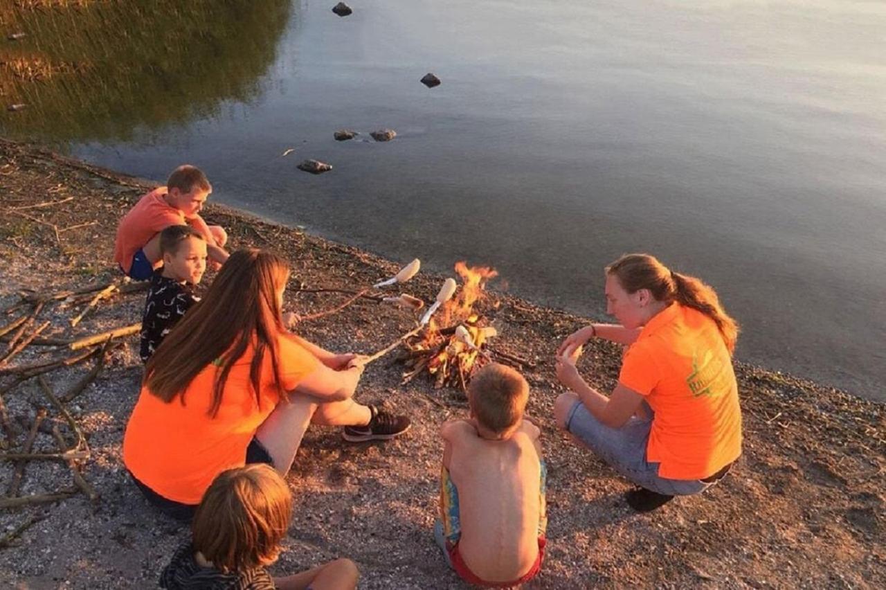 Chalet Op Camping Lauwersoog Met 3 Slaapkamers En Vaatwasser - Joycasa 외부 사진